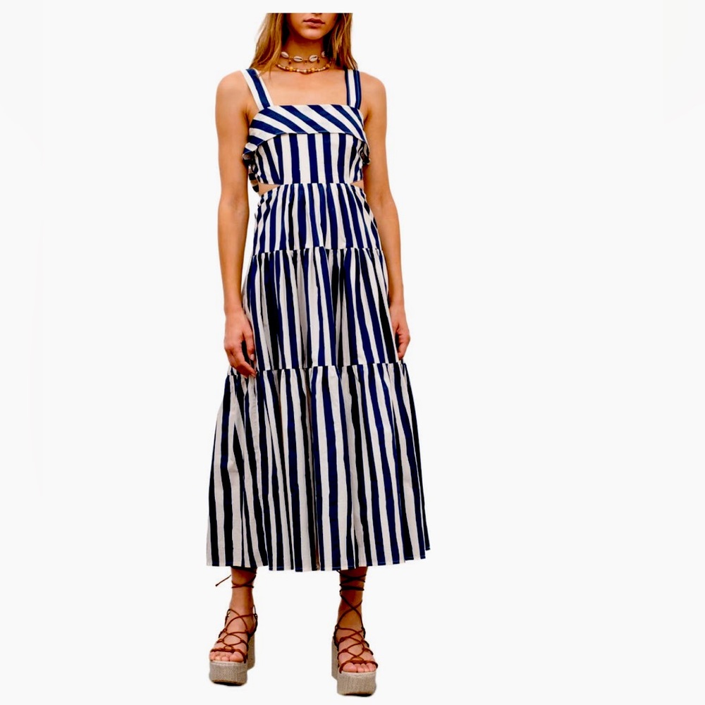 NWT SZ X-Small MOON RIVER
Navy Stripe Cutout Tiered Midi Sundress😍